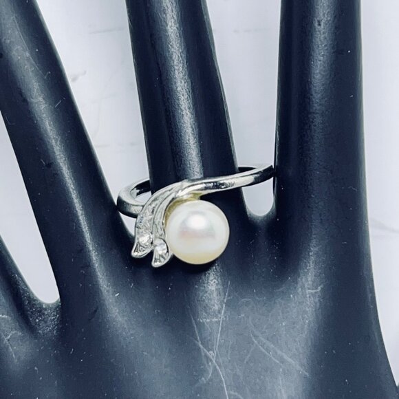 Silver Tone Faux Pearl & Rhinestone Statement Ring Size 8 (R432-1-2) - Picture 2 of 8